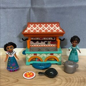 Disney Encanto Jakks Pacific Julieta Kitchen Small Doll Playset